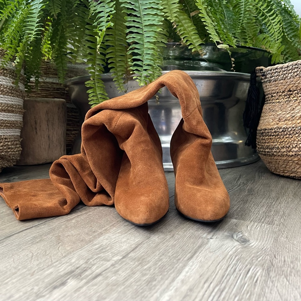 Senita Over the Knee Suede Brown Boots. Worn a few times. No zip entry.